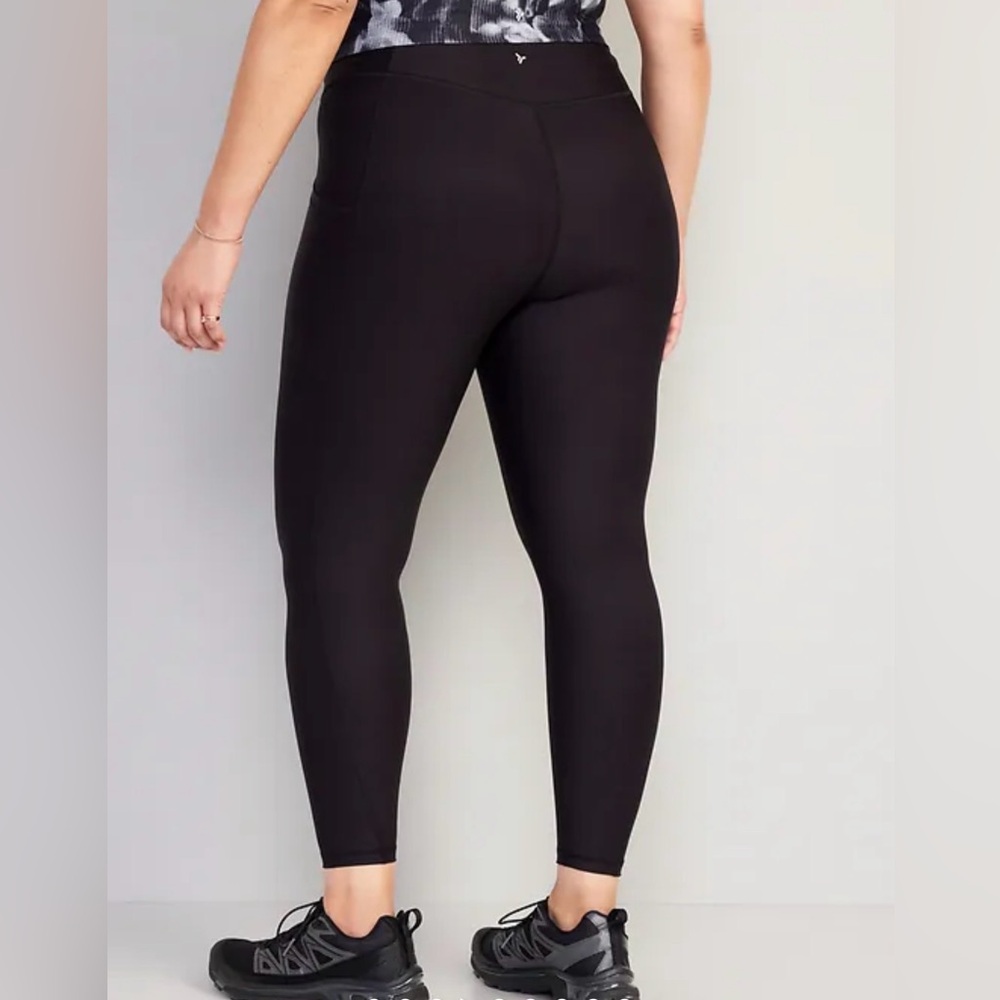 Old Navy Black High-Waisted PowerSoft 7/8 Pocket Leggings - Picture 2 of 8
